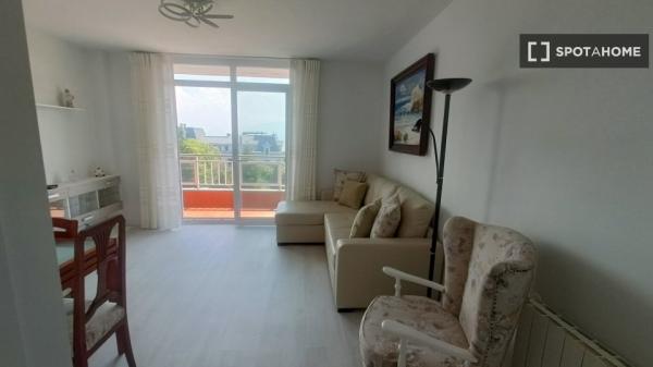 Room for rent in 3-bedroom apartment in Santander