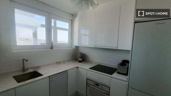 Room for rent in 3-bedroom apartment in Santander