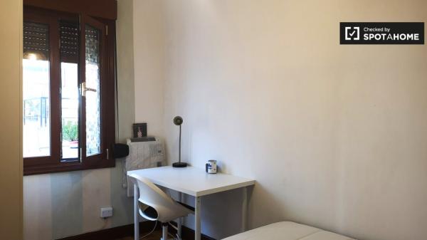 Quarto para alugar em apartamento de 3 quartos em Solokoetxe, Bilbao