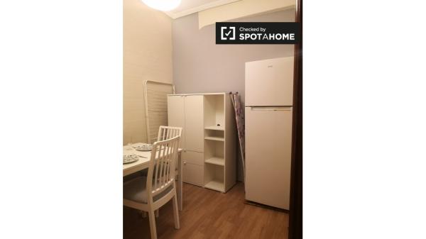 Zimmer zu vermieten in 3-Zimmer-Wohnung in Solokoetxe, Bilbao