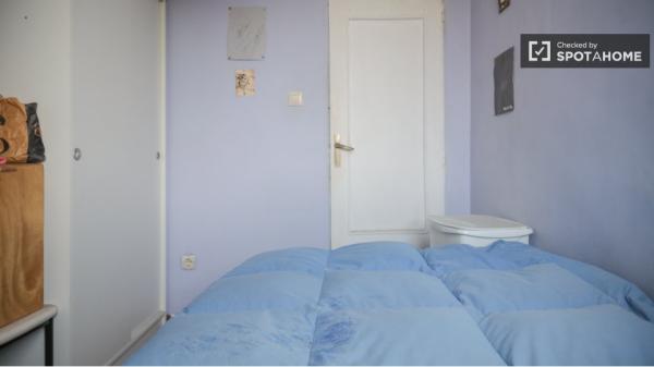 Camera pratica in affitto in appartamento con 3 camere da letto, Villaverde