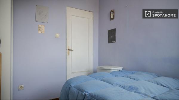 Camera pratica in affitto in appartamento con 3 camere da letto, Villaverde