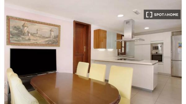 Whole 7 bedrooms apartment in Tacoronte