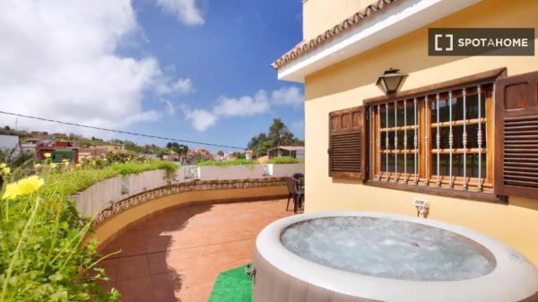 Whole 7 bedrooms apartment in Tacoronte