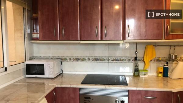 Apartamento completo de 2 dormitorios en Alicante (Alacant)