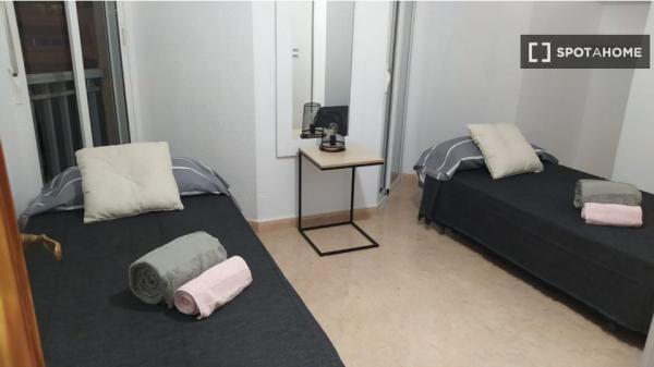 Apartamento completo de 2 dormitorios en Alicante (Alacant)