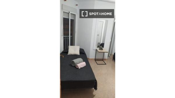 Apartamento completo de 2 dormitorios en Alicante (Alacant)