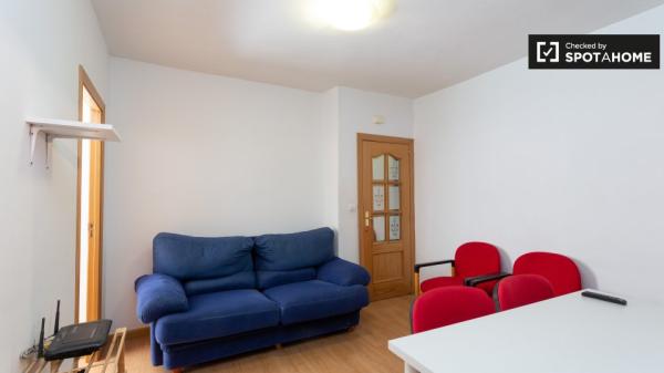 Acogedora habitación en un apartamento de 4 dormitorios en Getafe, Madrid