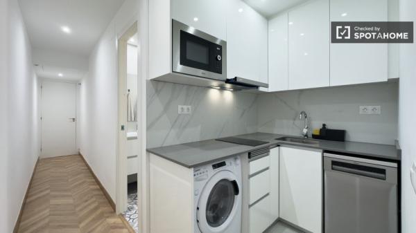 Se alquila habitación en apartamento de 3 dormitorios en Barcelona