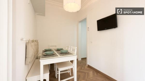 Se alquila habitación en apartamento de 3 dormitorios en Barcelona