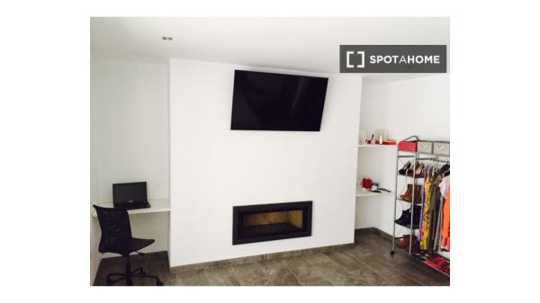 Quarto em apartamento compartilhado em Palma