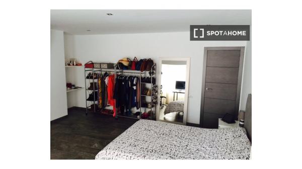 Quarto em apartamento compartilhado em Palma