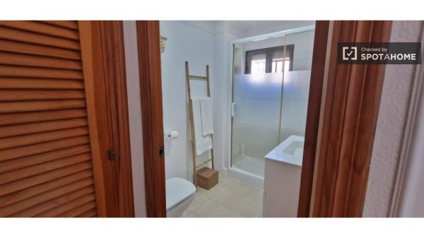 Apartamento de 2 dormitorios en alquiler en El Cabanyal, Valencia