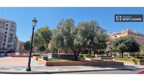 Apartamento de 2 dormitorios en alquiler en El Cabanyal, Valencia