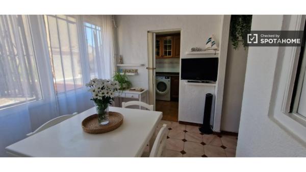 Apartamento de 2 dormitorios en alquiler en El Cabanyal, Valencia