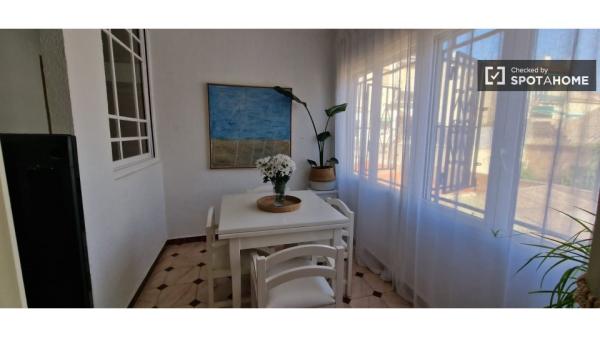 Apartamento de 2 dormitorios en alquiler en El Cabanyal, Valencia