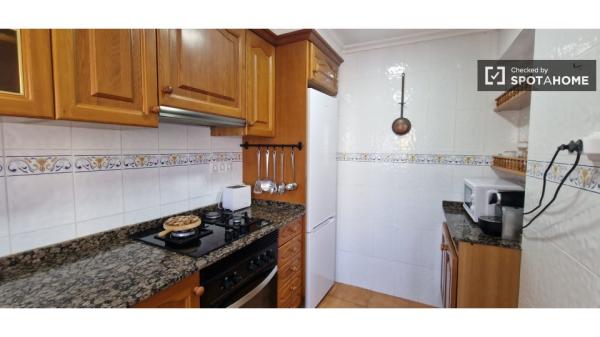 Apartamento de 2 dormitorios en alquiler en El Cabanyal, Valencia