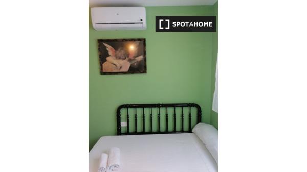 Se alquila apartamento tipo estudio en Almería.