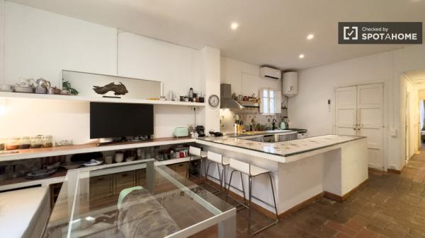 Apartamento de 3 dormitorios en alquiler en el Barrio Gótico, Barcelona.