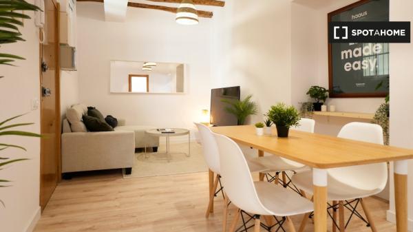 Se alquila habitación en piso de 4 dormitorios en El Raval, Barcelona