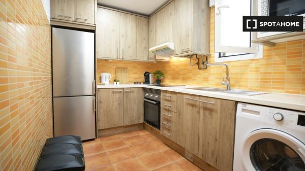 Se alquila habitación en piso de 4 dormitorios en El Raval, Barcelona