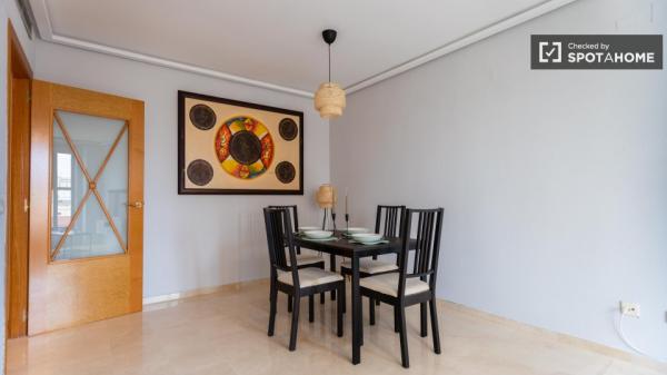 Apartamento de 2 dormitorios en alquiler en Quatre Carreres, Valencia