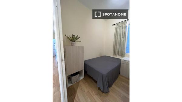 Chambre confortable dans un appartement partagé dans le Barrio Salamanca, Madrid