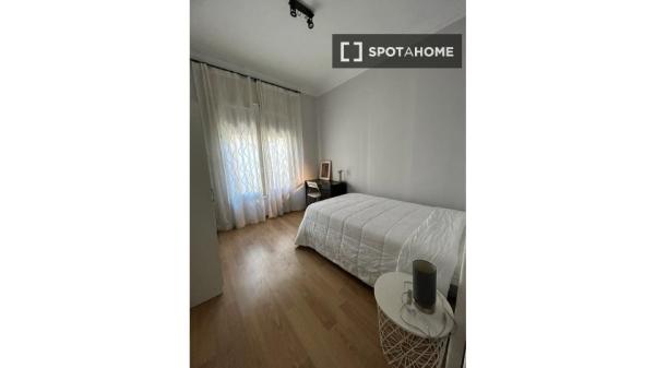 Chambre confortable dans un appartement partagé dans le Barrio Salamanca, Madrid