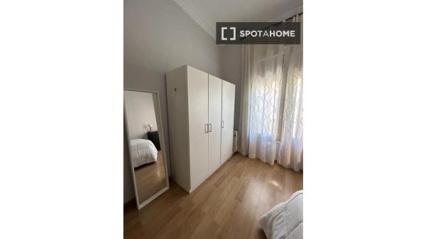 Chambre confortable dans un appartement partagé dans le Barrio Salamanca, Madrid