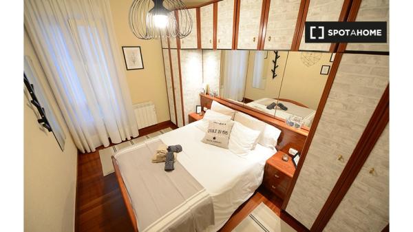 Quarto para alugar em apartamento de 2 quartos em Bilbao, Bilbao