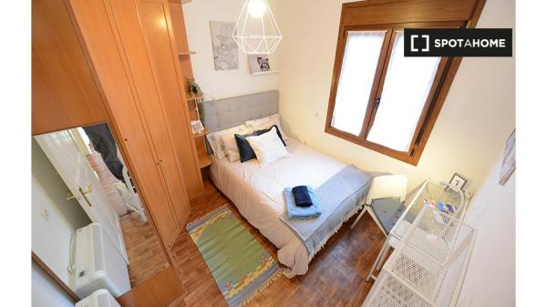 Se alquila habitación en piso de 3 dormitorios en Santutxu, Bilbao