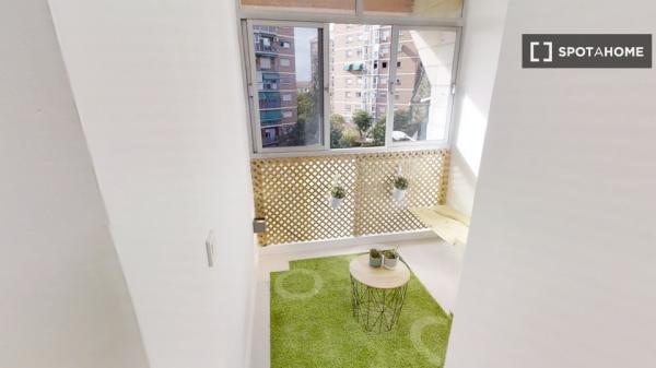 Se alquila habitación en piso de 5 dormitorios en Norte, Granada