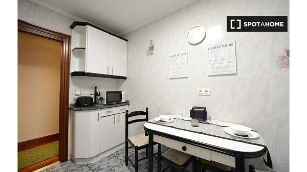 Quarto para alugar em apartamento de 2 quartos em Bilbao, Bilbao