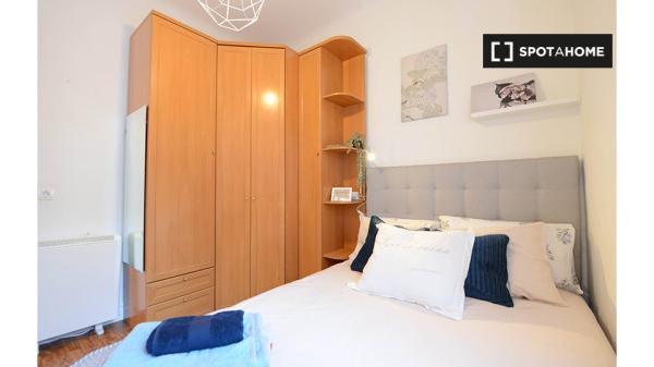 Aluga-se quarto em apartamento de 3 quartos em Santutxu, Bilbao