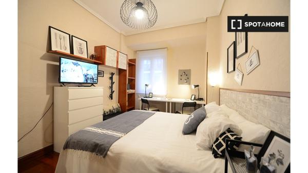 Quarto para alugar em apartamento de 2 quartos em Bilbao, Bilbao