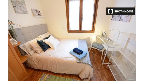 Aluga-se quarto em apartamento de 3 quartos em Santutxu, Bilbao