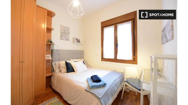 Aluga-se quarto em apartamento de 3 quartos em Santutxu, Bilbao