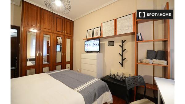 Quarto para alugar em apartamento de 2 quartos em Bilbao, Bilbao