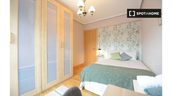 Quarto para alugar em apartamento de 3 quartos em Txurdinaga, Bilbao