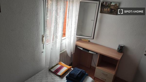 Chambre à louer dans un appartement de 3 chambres à Santander