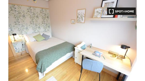 Quarto para alugar em apartamento de 3 quartos em Txurdinaga, Bilbao