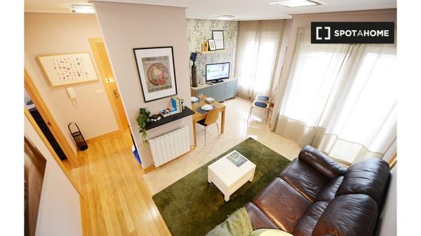 Room for rent in 3-bedroom apartment in Txurdinaga, Bilbao