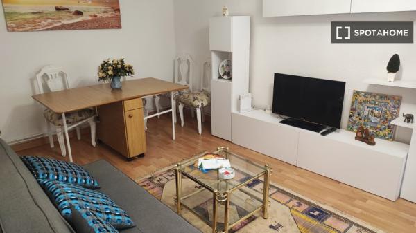 Room for rent in 3-bedroom apartment in Santander