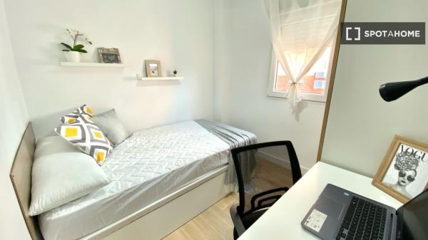 Chambre à louer dans un appartement de 4 chambres à Getafe, Madrid