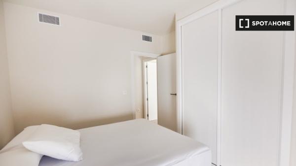 Quarto em apartamento de 2 quartos perto da Universidade Loyola, Sevilha