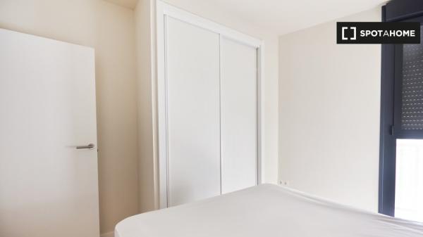 Quarto em apartamento de 2 quartos perto da Universidade Loyola, Sevilha