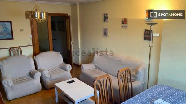 Room in shared apartment in Pamplona