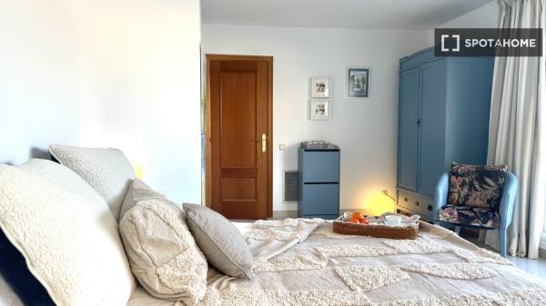 Alugo quarto em apartamento de 3 quartos em Bons Aires, Palma