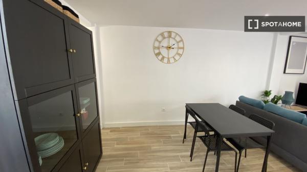 Room for rent in shared 3-bedroom apartment in Alicante