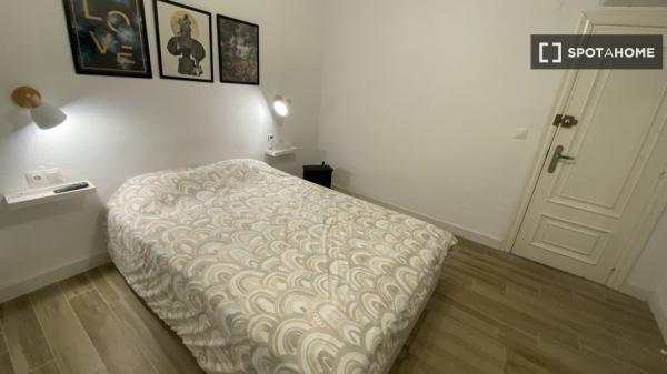 Room for rent in shared 3-bedroom apartment in Alicante